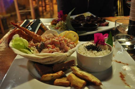 A deliciosa entrada de nosso jantar em restaurante beira-mar em Hanga Roa, em Rapa Nui (ou Ilha de Páscoa), ilha chilena no meio do Oceano Pacífico